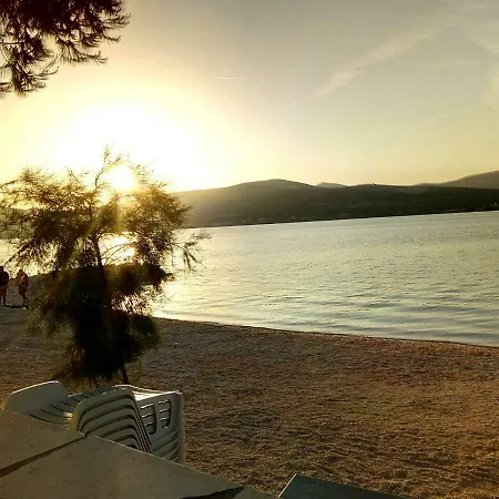 More * Τρογκίρ